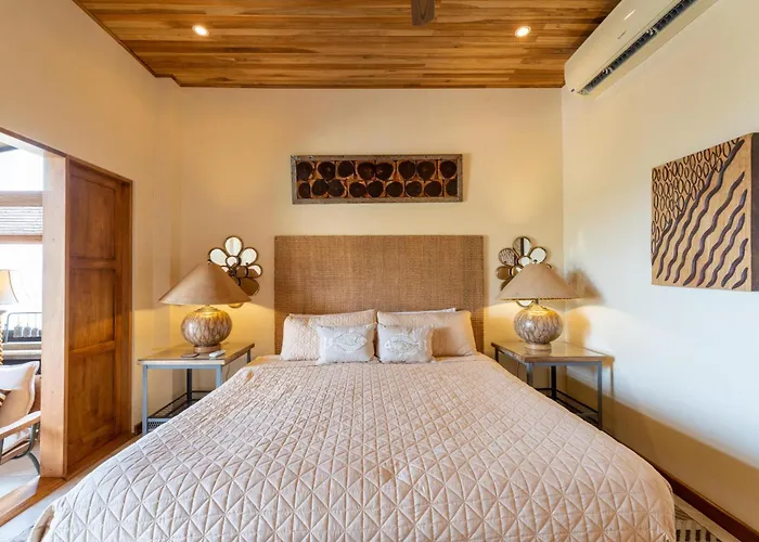 Casa Rosa- Luxury Ocean View 3 Bedroom *